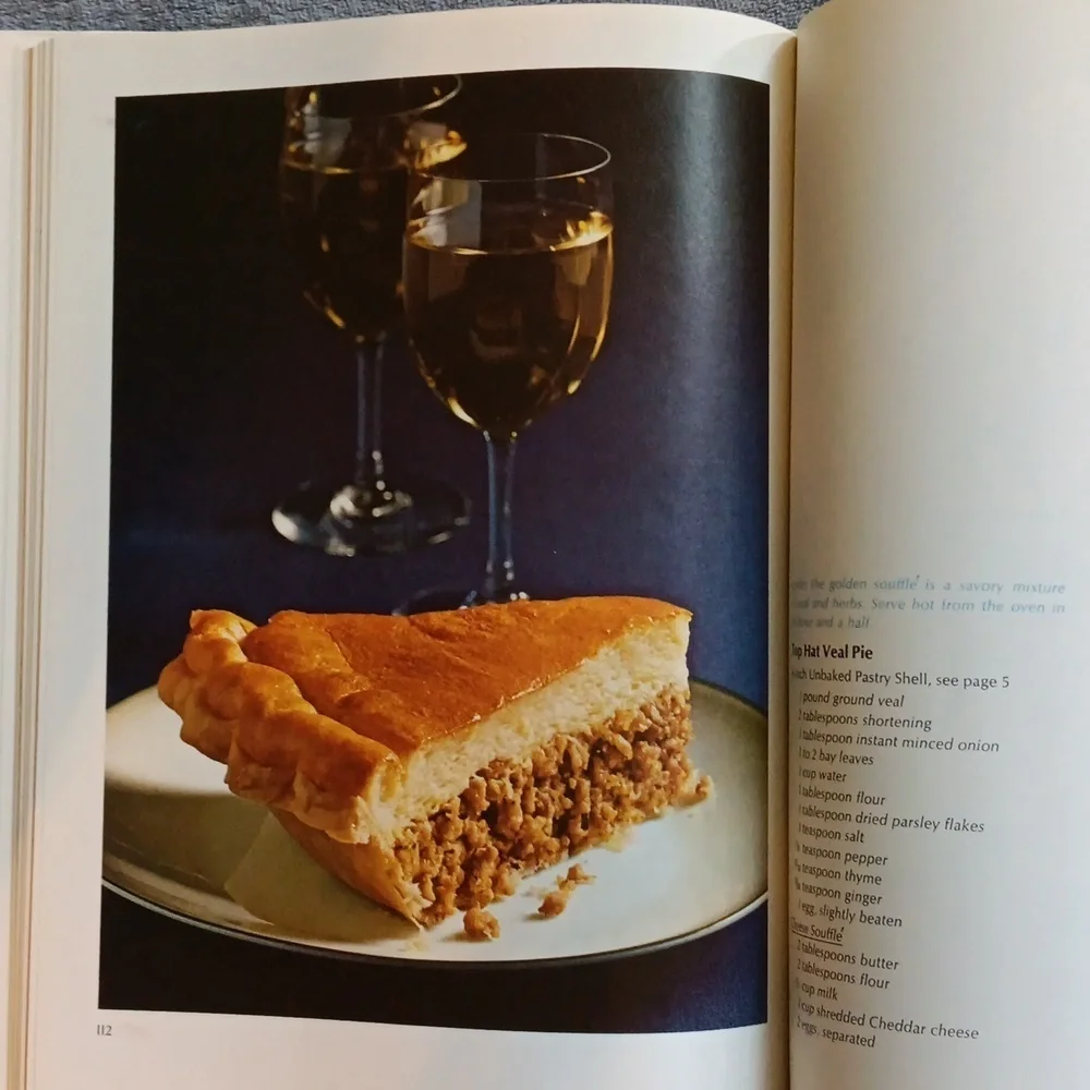 1970 Pillsbury Cookbook, Vintage Retro 70s Kitchen Decor, Country Farmhouse